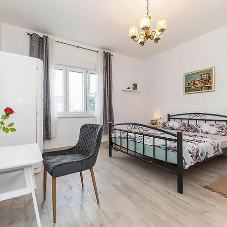 Hébergement de vacances In Kastel Novi With Kitchen *
