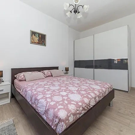 Hébergement de vacances In Kastel Novi With Kitchen *