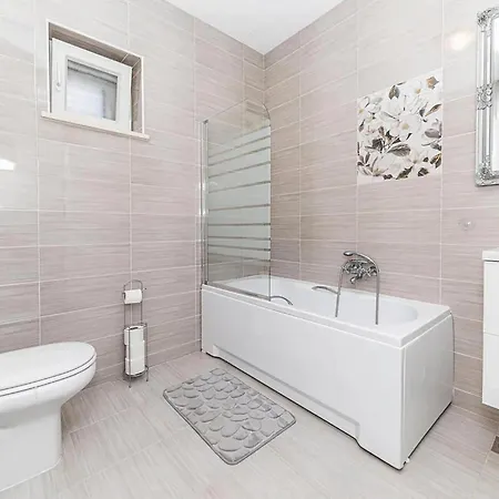 4 Bedroom In Kastel Novi *