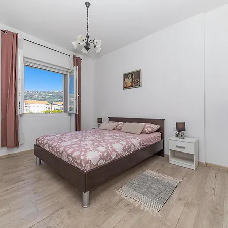 In Kastel Novi With Kitchen Prázdninový dům