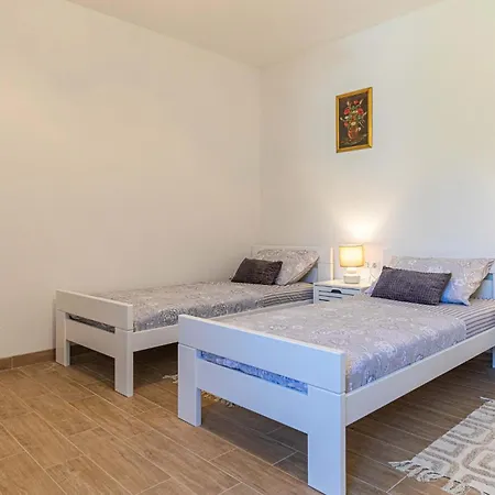 In Kastel Novi With Kitchen Prázdninový dům Kaštela