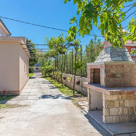 4 Bedroom In Kastel Novi *