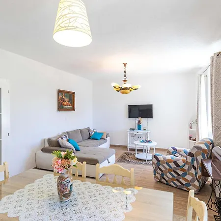 4 Bedroom In Kastel Novi * Kaštela