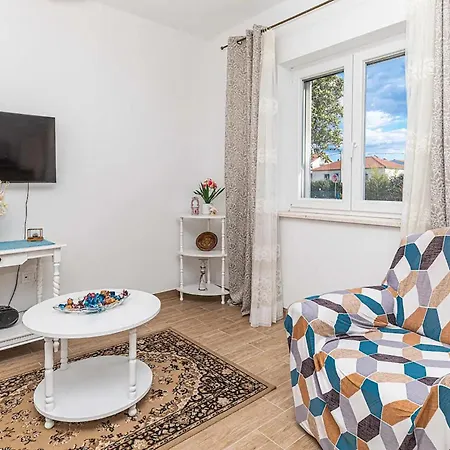 In Kastel Novi With Kitchen * Kaštela