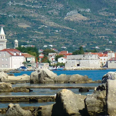 Ferienhaus 4 Bedroom In Kastel Novi