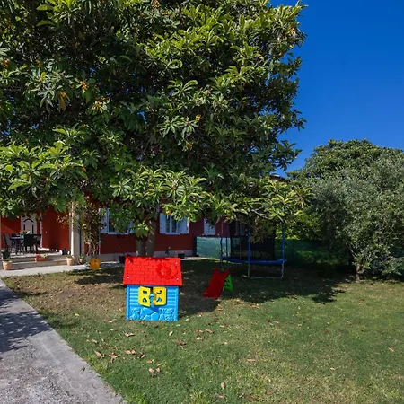 Ferienhaus 4 Bedroom In Kastel Novi
