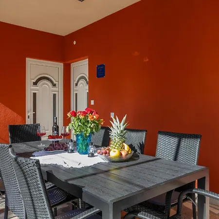 4 Bedroom In Kastel Novi Ferienhaus *