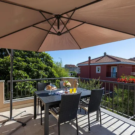 In Kastel Novi With Kitchen